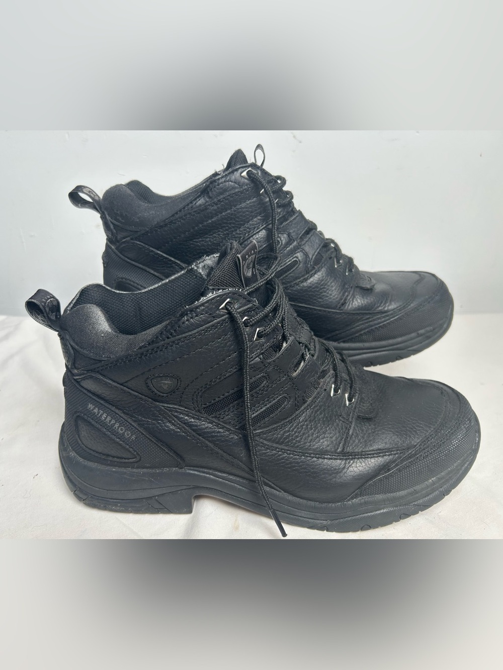 Ariat size 11 Men's Waterproof Black Leather Hiking work boots